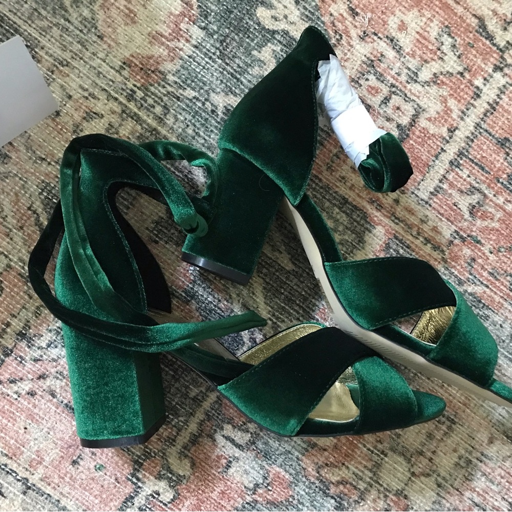 Forever Soles emerald green velvet passion heels brand new
